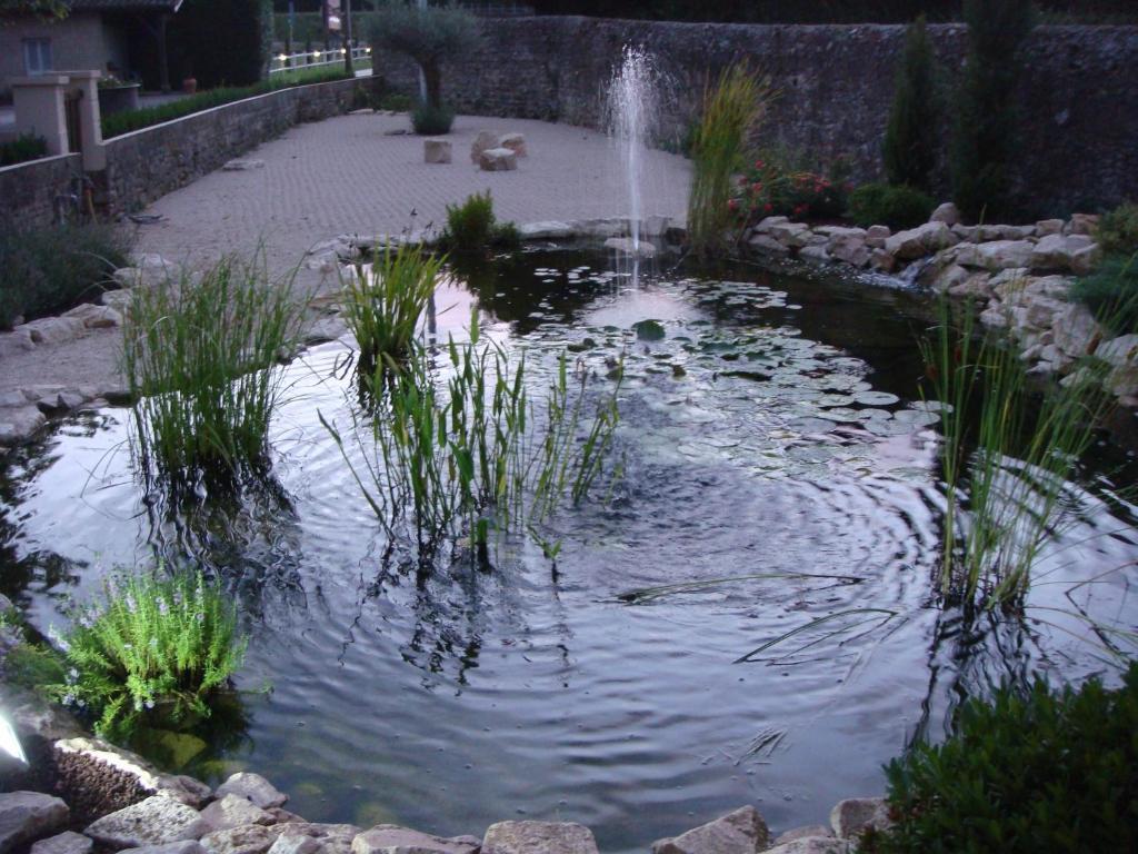 Logis Hotel Restaurant La Vieille Ferme, Macon Nord Sancé Eksteriør bilde